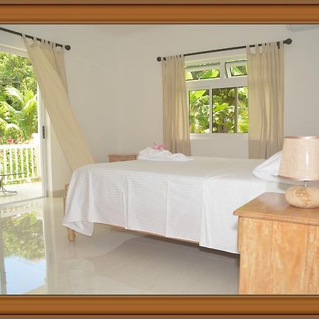 Julie'S Holiday Home Pointe Au Sel ภายนอก รูปภาพ