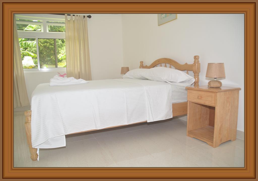 Julie'S Holiday Home Pointe Au Sel ภายนอก รูปภาพ