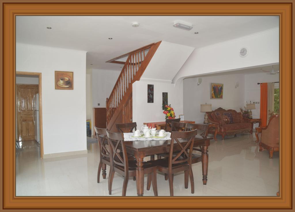 Julie'S Holiday Home Pointe Au Sel ภายนอก รูปภาพ