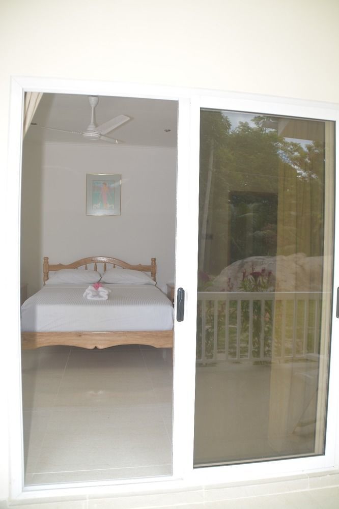 Julie'S Holiday Home Pointe Au Sel ภายนอก รูปภาพ